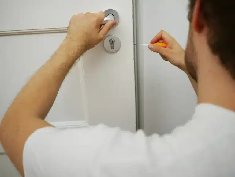 Comment reconnaître un serrurier de confiance